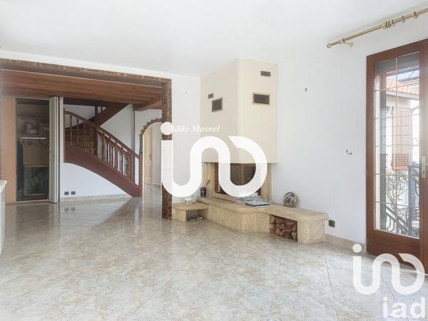 Maison traditionnelle 7 pièces de 140 m² à Le Plessis-Bouchard (95130)