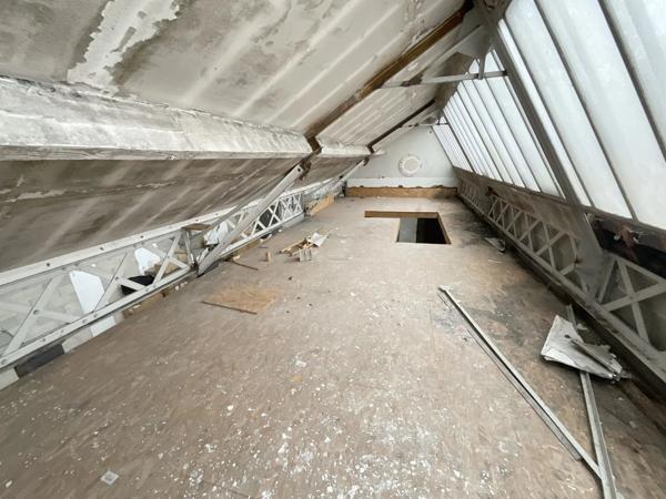 LOFT de 237m2 Brut, Garage, Patio à Réaliser