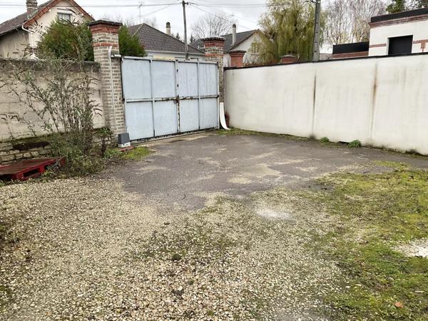 LOFT de 237m2 Brut, Garage, Patio à Réaliser