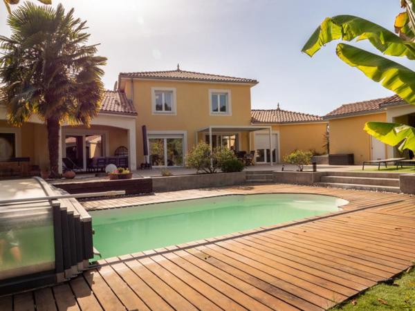 Maison - Proximite oloron-sainte-marie - Réf.:205419 PROPRIETE D'EXCEPTION SUR 6000 m²: ELEGANCE, NATURE ET ART DE VIVRE AUX PORTES D'OLORON