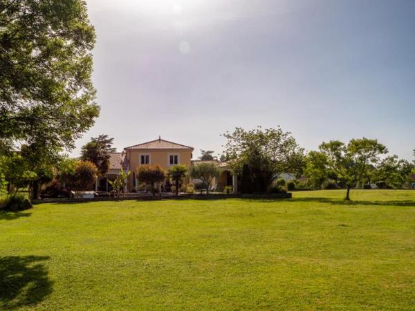 Maison - Proximite oloron-sainte-marie - Réf.:205419 PROPRIETE D'EXCEPTION SUR 6000 m²: ELEGANCE, NATURE ET ART DE VIVRE AUX PORTES D'OLORON