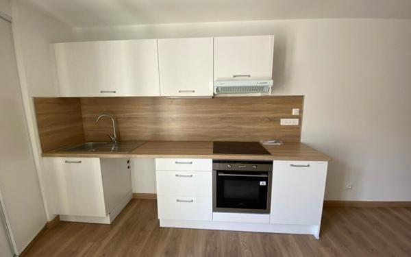 Maison à louer    2 pièces •  Mèze