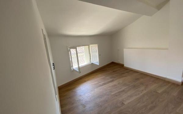 Maison à louer    2 pièces •  Mèze