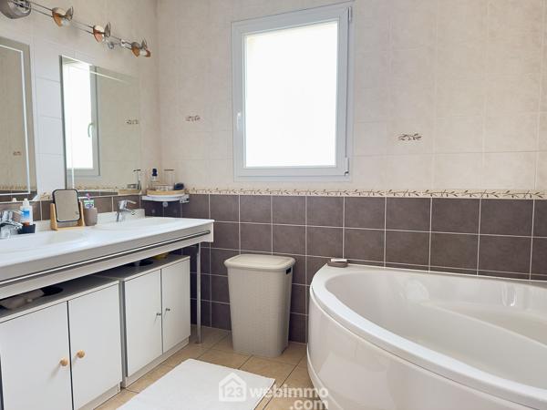 Maison 130 m² à Loublande 79700