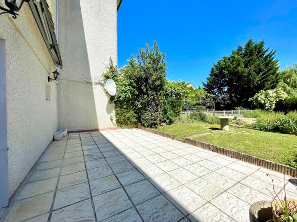 Maison mitoyenne avec terrasse et jardin