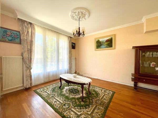 Maison mitoyenne avec terrasse et jardin