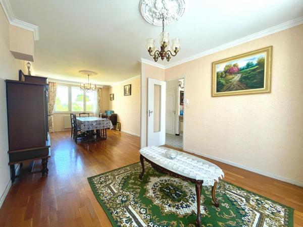 Maison mitoyenne avec terrasse et jardin