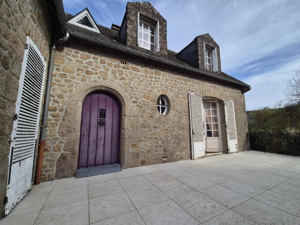 MAGNIFIQUE PROPRIETE A RENOVER AVEC MAISON EN PIERRE DE 227 M2 HABITABLE SUR UNE PARCELLE DE 3000 M2 AVEC DOUBLE GARAGE
