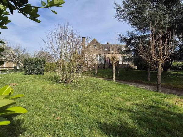 MAGNIFIQUE PROPRIETE A RENOVER AVEC MAISON EN PIERRE DE 227 M2 HABITABLE SUR UNE PARCELLE DE 3000 M2 AVEC DOUBLE GARAGE