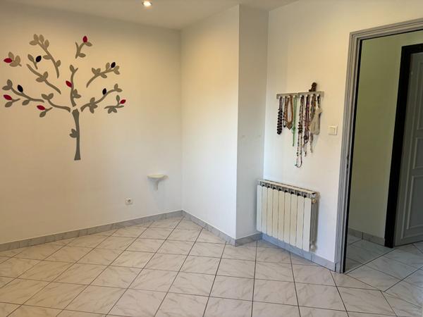 St Genix les Villages charmante dauphinoise sur large parcelle