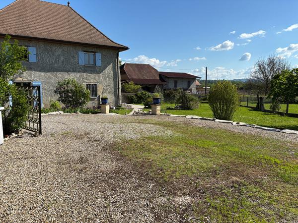 St Genix les Villages charmante dauphinoise sur large parcelle