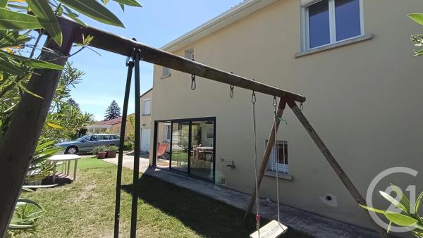 Maison à vendre  6 pièces - 140 m 2   GUILHERAND GRANGES  - 07