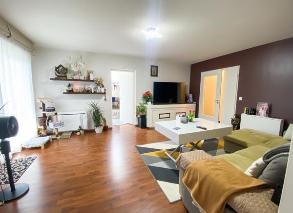 LONS - Superbe T3 de 70 m²  avec terrasse de 38 m² et deux places de parking