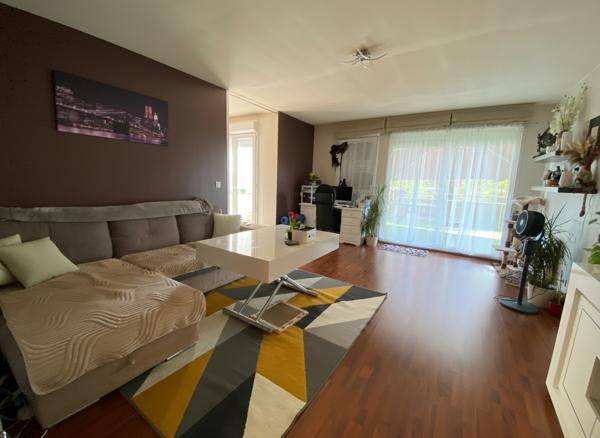 LONS - Superbe T3 de 70 m²  avec terrasse de 38 m² et deux places de parking