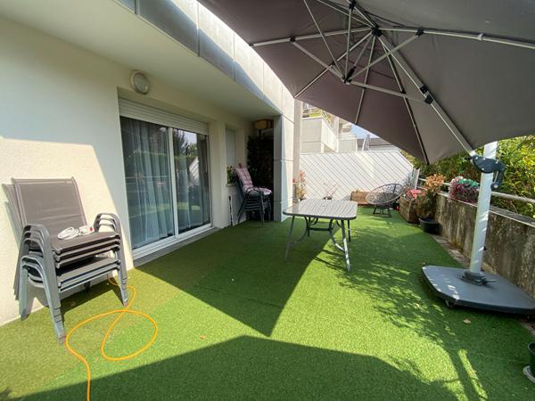 LONS - Superbe T3 de 70 m²  avec terrasse de 38 m² et deux places de parking