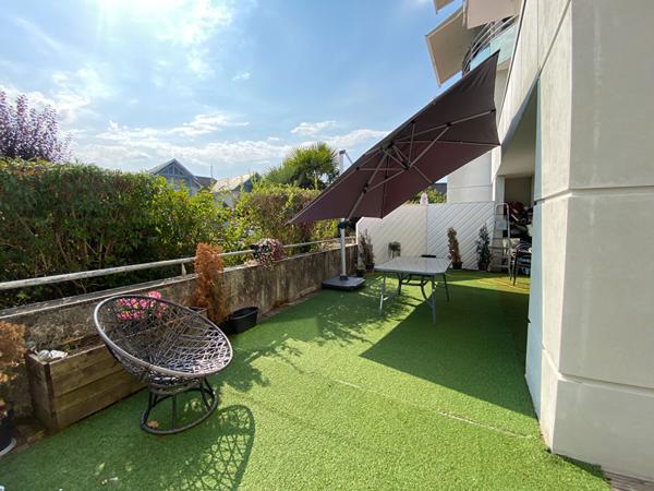 LONS - Superbe T3 de 70 m²  avec terrasse de 38 m² et deux places de parking