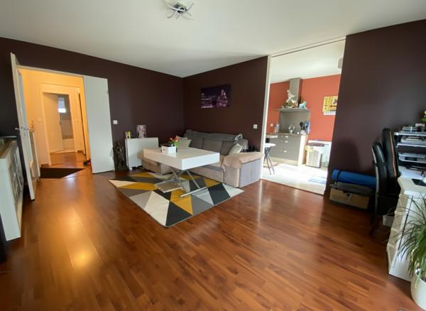 LONS - Superbe T3 de 70 m²  avec terrasse de 38 m² et deux places de parking