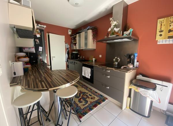 LONS - Superbe T3 de 70 m²  avec terrasse de 38 m² et deux places de parking