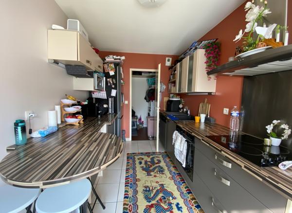 LONS - Superbe T3 de 70 m²  avec terrasse de 38 m² et deux places de parking