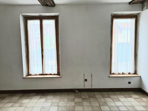 Exclusivité - Les Andelys centre - Maison en pierre  d'environ 140 m2  + une grange à rénover sur 1.297 m2 de terrain plat  - Prix : 99.990