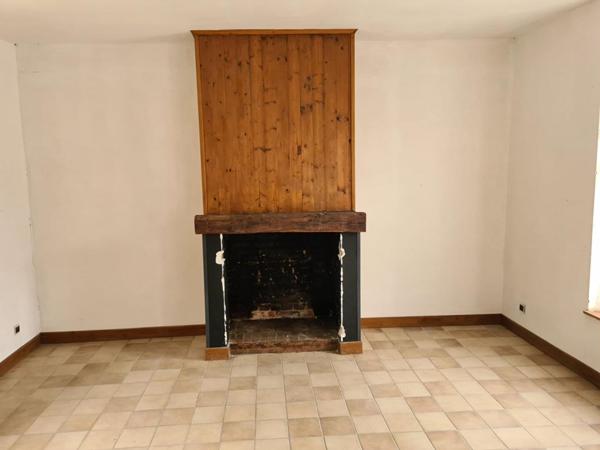 Exclusivité - Les Andelys centre - Maison en pierre  d'environ 140 m2  + une grange à rénover sur 1.297 m2 de terrain plat  - Prix : 99.990