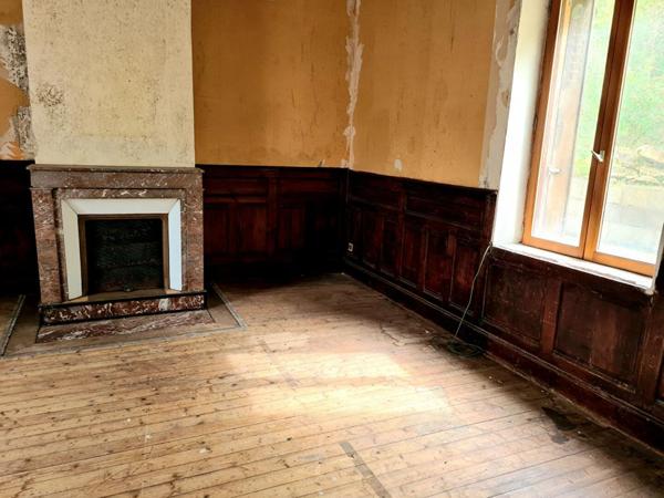 Exclusivité - Les Andelys centre - Maison en pierre  d'environ 140 m2  + une grange à rénover sur 1.297 m2 de terrain plat  - Prix : 99.990