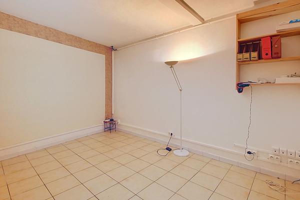 À VENDRE EN EXCLUSIVITE ! A Salernes - Local commercial de 98 m²