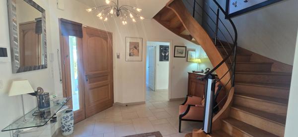Fouesnant, Beg-Meil, très jolie contemporaine de 205 m² environ, bourg et plages à pied !