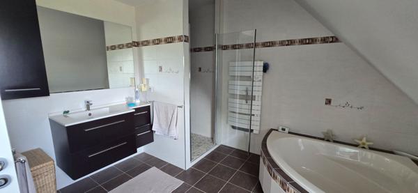Fouesnant, Beg-Meil, très jolie contemporaine de 205 m² environ, bourg et plages à pied !