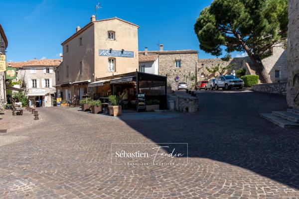 🪄 À CÉDER – Droit au bail au cœur du village du Castellet (83) - Emplacement n°1 – Rue de l’Église – Piétonne & ultra-passante