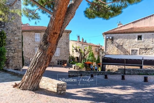 🪄 À CÉDER – Droit au bail au cœur du village du Castellet (83) - Emplacement n°1 – Rue de l’Église – Piétonne & ultra-passante