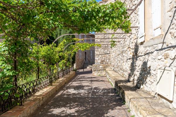 🪄 À CÉDER – Droit au bail au cœur du village du Castellet (83) - Emplacement n°1 – Rue de l’Église – Piétonne & ultra-passante