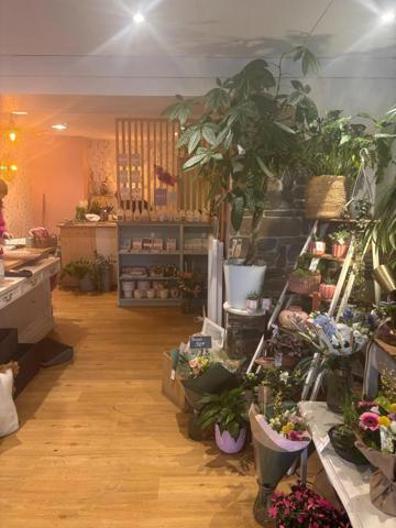 Rare à Rosoff ! Superbe fleuriste en centre ville, emplacement premium, clientèle fidèle. A découvrir sans tarder