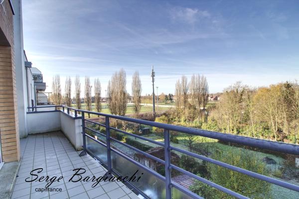 A Douai (59), Appartement en résidence de type 3, 67m², 2 chambres, balcon et parking