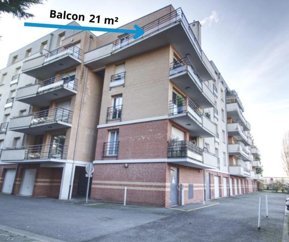 A Douai (59), Appartement en résidence de type 3, 67m², 2 chambres, balcon et parking