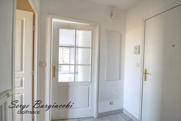 A Douai (59), Appartement en résidence de type 3, 67m², 2 chambres, balcon et parking