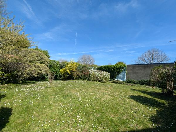Maison à vendre, au calme, sur la route des plages.