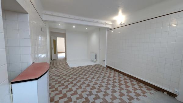 Local commercial – Ancienne boucherie chevaline à Louer à AVALLON (89)