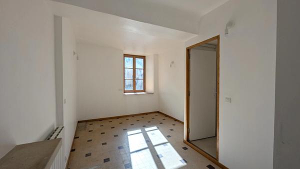 Local commercial – Ancienne boucherie chevaline à Louer à AVALLON (89)