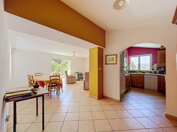 Maison Livron Sur Drome  144 m2, 4 chambres, 18500m² de terrain , campagne, pierres, dependances
