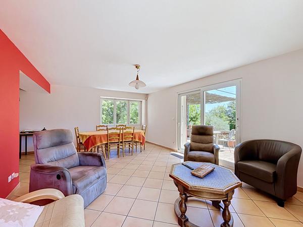 Maison Livron Sur Drome  144 m2, 4 chambres, 18500m² de terrain , campagne, pierres, dependances