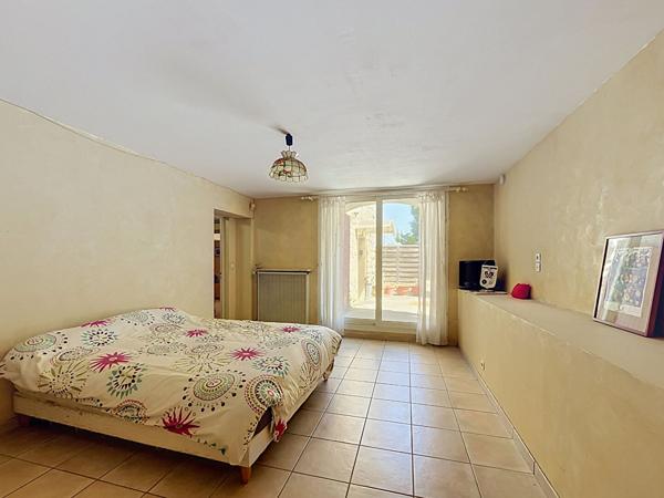 Maison Livron Sur Drome  144 m2, 4 chambres, 18500m² de terrain , campagne, pierres, dependances