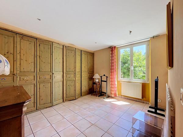 Maison Livron Sur Drome  144 m2, 4 chambres, 18500m² de terrain , campagne, pierres, dependances