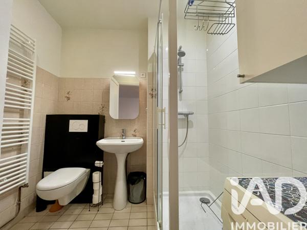 Location studio 32 m² Paris 8