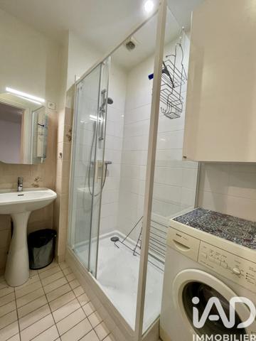 Location studio 32 m² Paris 8