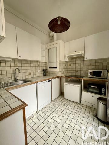 Location studio 32 m² Paris 8