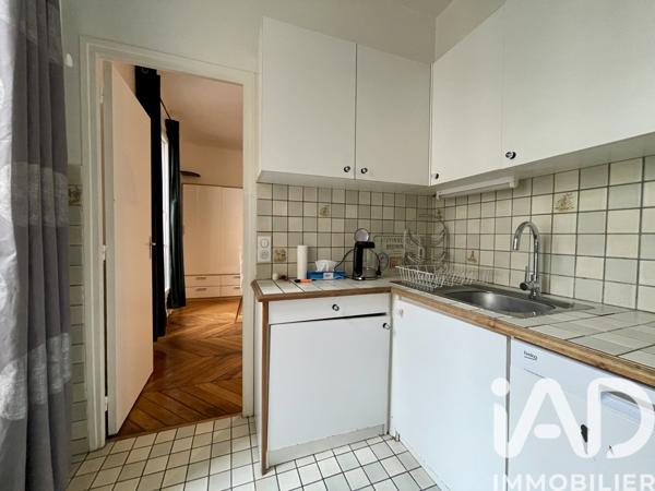 Location studio 32 m² Paris 8