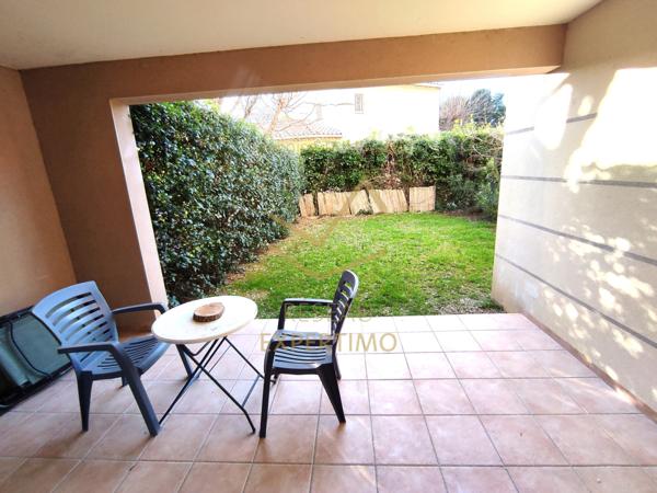 L'Isle-sur-la-Sorgue (84800) Appartement RDC avec jardin dans résidence sécurisée avec place de parking extérieure proche de la ville