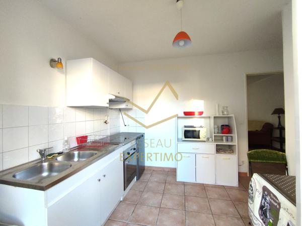 L'Isle-sur-la-Sorgue (84800) Appartement RDC avec jardin dans résidence sécurisée avec place de parking extérieure proche de la ville