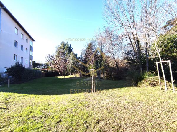 L'Isle-sur-la-Sorgue (84800) Appartement RDC avec jardin dans résidence sécurisée avec place de parking extérieure proche de la ville